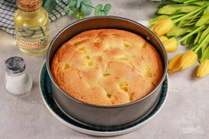 Пирог с персиками и меренгой