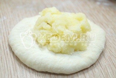 Пирожки с картошкой жареные на сковороде