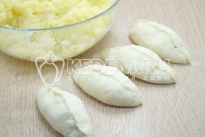 Пирожки с картошкой жареные на сковороде