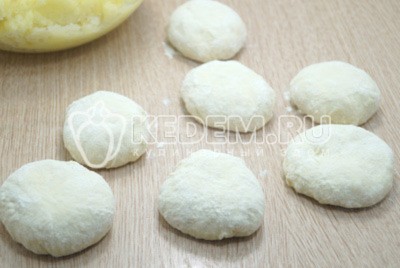 Пирожки с картошкой жареные на сковороде