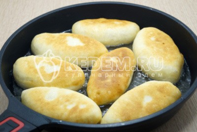 Пирожки с картошкой жареные на сковороде
