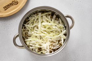 Постные щи из свежей капусты с сушеными грибами