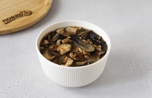 Постные щи из свежей капусты с сушеными грибами