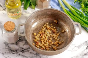 Пшенная каша с салом