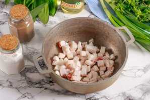 Пшенная каша с салом