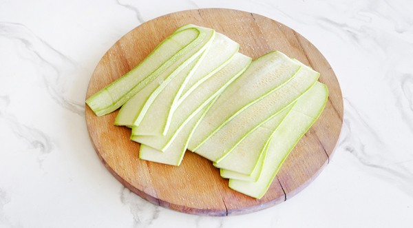 Рулетики с кабачками, сыром и хумусом, пошаговый рецепт с фото Рулетики с кабачками, сыром и хумусом, пошаговый рецепт с фото