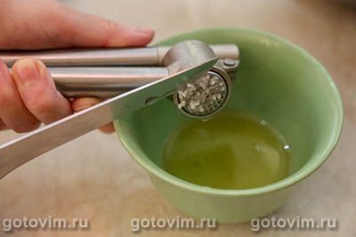 Салат из печени трески с картофелем, маринованным луком и патиссонами Салат из печени трески с картофелем, маринованным луком и патиссонами