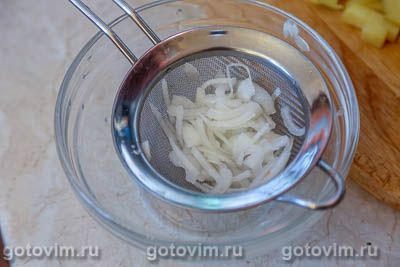 Салат из печени трески с картофелем, маринованным луком и патиссонами Салат из печени трески с картофелем, маринованным луком и патиссонами