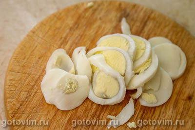 Салат из рукколы с огурцом, редисом и яйцом