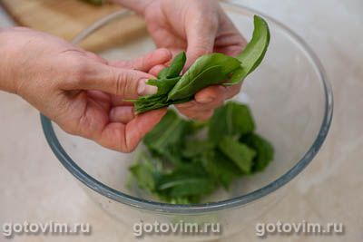 Салат из рукколы с огурцом, редисом и яйцом
