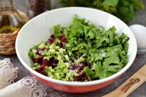 Салат из свеклы с щавелем