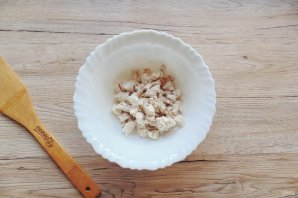 Салат "Нежность" с курицей, огурцом и яйцом