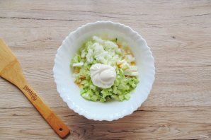 Салат "Нежность" с курицей, огурцом и яйцом