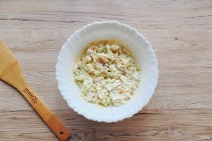 Салат "Нежность" с курицей, огурцом и яйцом