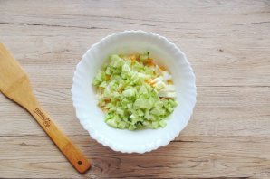 Салат "Нежность" с курицей, огурцом и яйцом