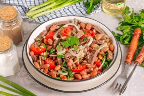Салат с красной фасолью и говядиной