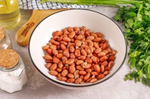 Салат с красной фасолью и говядиной