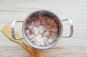 Салат с куриными желудками и грибами