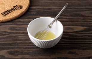 Салат с вялеными томатами и маринованным перцем