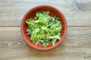 Салат с жареным тунцом