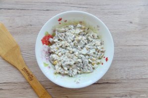 Салат "Желтый одуванчик" с кукурузой