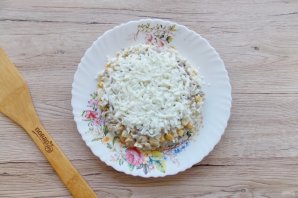 Салат "Желтый одуванчик" с кукурузой