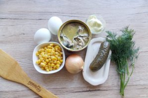 Салат "Желтый одуванчик" с кукурузой