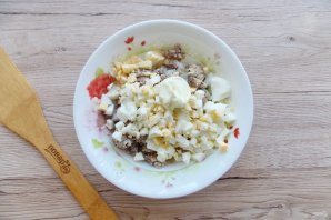 Салат "Желтый одуванчик" с кукурузой