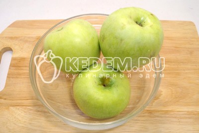 Шарлотка с яблоками в духовке