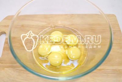 Шарлотка с яблоками в духовке