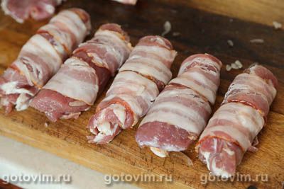 Шашлык из мясных рулетиков с беконом