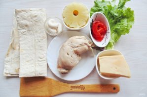 Шаурма с курицей и ананасами