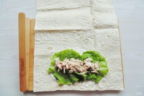 Шаурма с курицей и ананасами