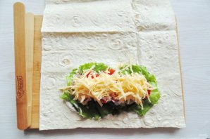 Шаурма с курицей и ананасами