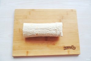 Шаурма с курицей и ананасами