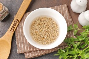 Суп из рыбных консервов с перловкой