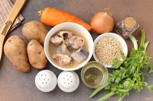 Суп из рыбных консервов с перловкой