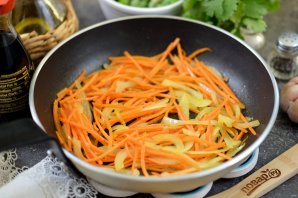 Суп с фунчозой и креветками Суп с фунчозой и креветками