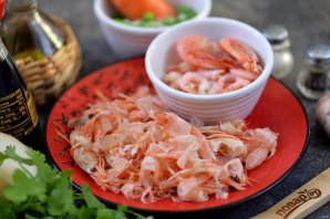 Суп с фунчозой и креветками Суп с фунчозой и креветками