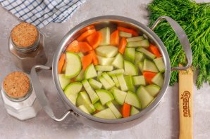 Суп с говядиной и кабачком