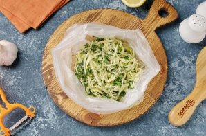 Свежий кабачок маринованный лимоном