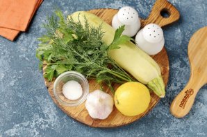 Свежий кабачок маринованный лимоном