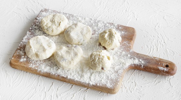 Сырники из творожной массы с изюмом, пошаговый рецепт с фото