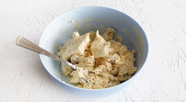 Сырники из творожной массы с изюмом, пошаговый рецепт с фото