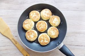 Сырники с твердым сыром и зеленью