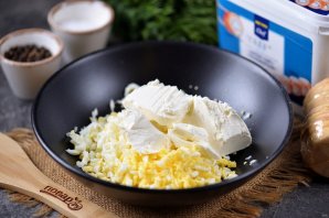 Тарталетки со шпротами и сливочным сыром Тарталетки со шпротами и сливочным сыром