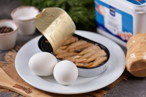 Тарталетки со шпротами и сливочным сыром Тарталетки со шпротами и сливочным сыром