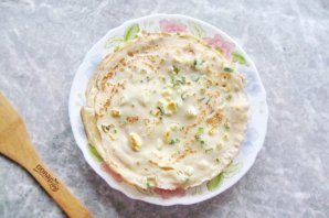 Тонкие блины с припеком из яиц и зеленого лука