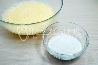 Торт «Новинка» со сметанным кремом Торт «Новинка» со сметанным кремом