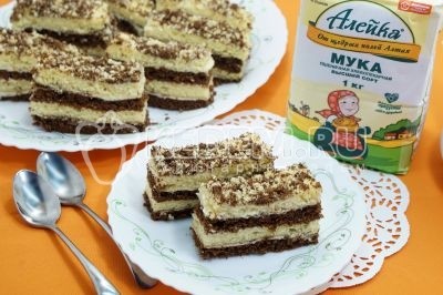 Торт «Новинка» со сметанным кремом Торт «Новинка» со сметанным кремом